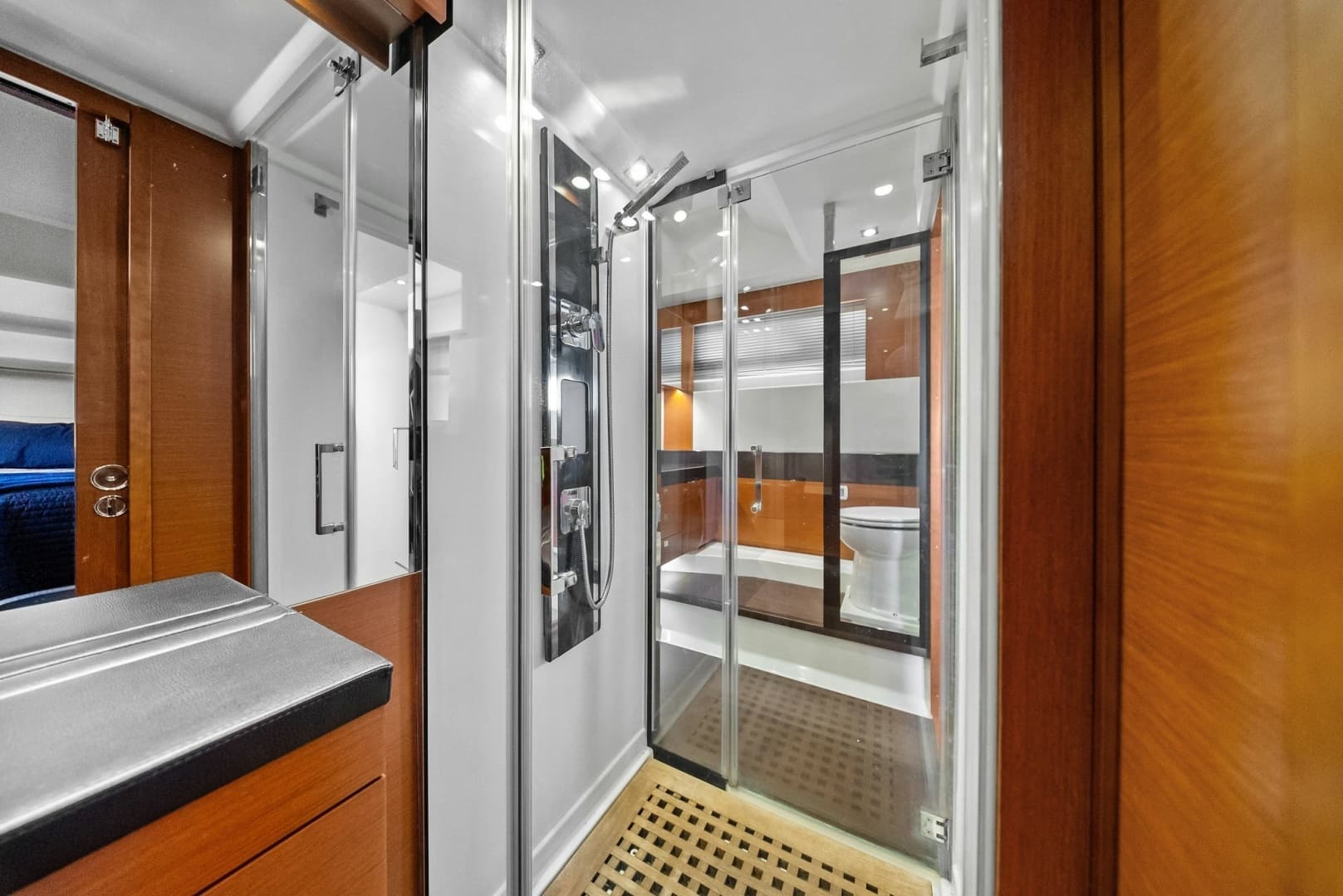 2015 Prestige 550 - Image 42