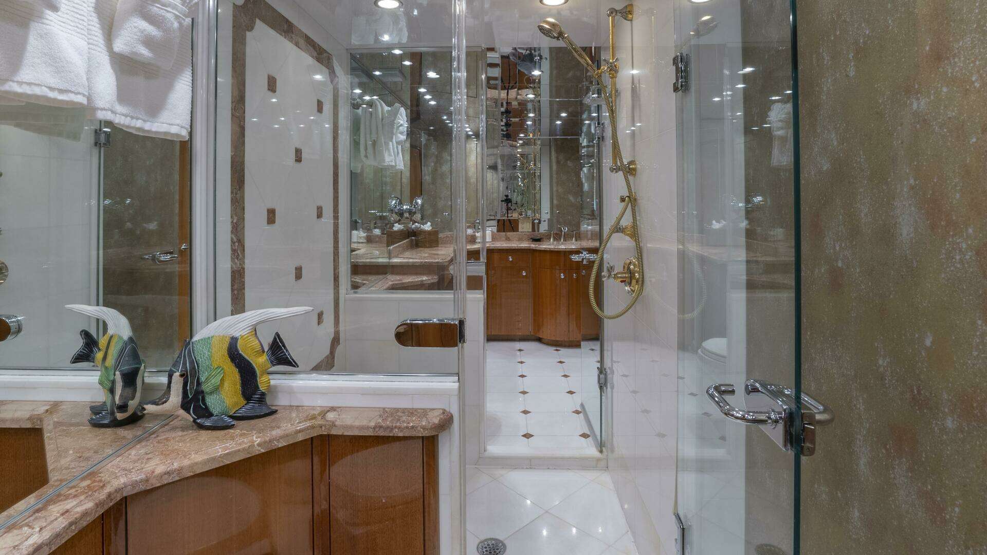 2007 Hatteras 80 - Image 46