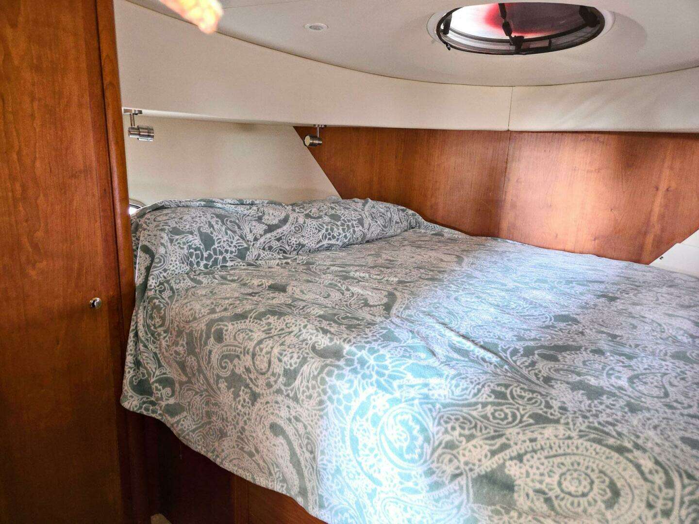2003 Silverton 392 Aft Cabin Motor Yacht - Image 12