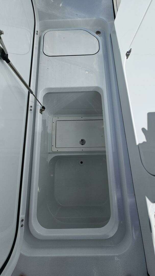 2025 Costa Custom 34SV - Image 23