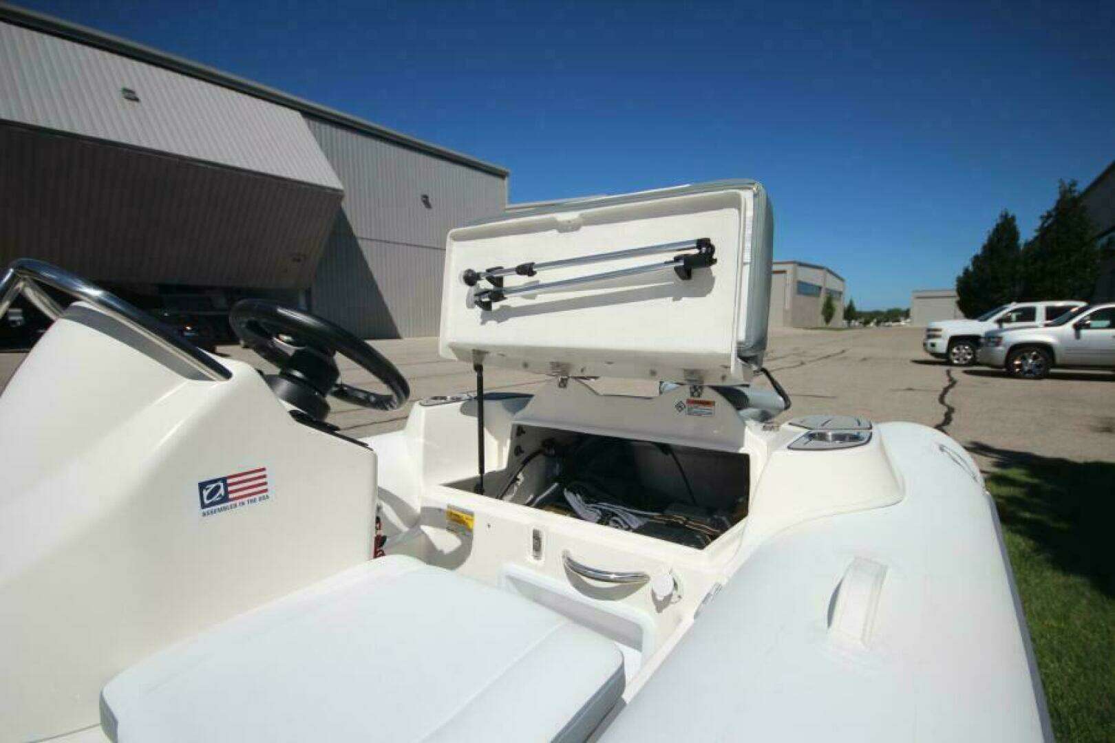 2026 Zodiac Yachtline 400 DL NEO - Image 6