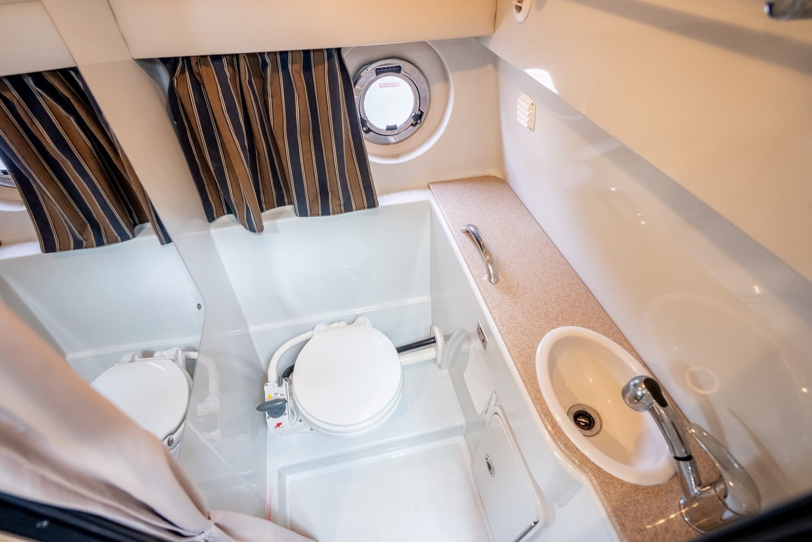 2016 Crownline 294 CR - Image 22