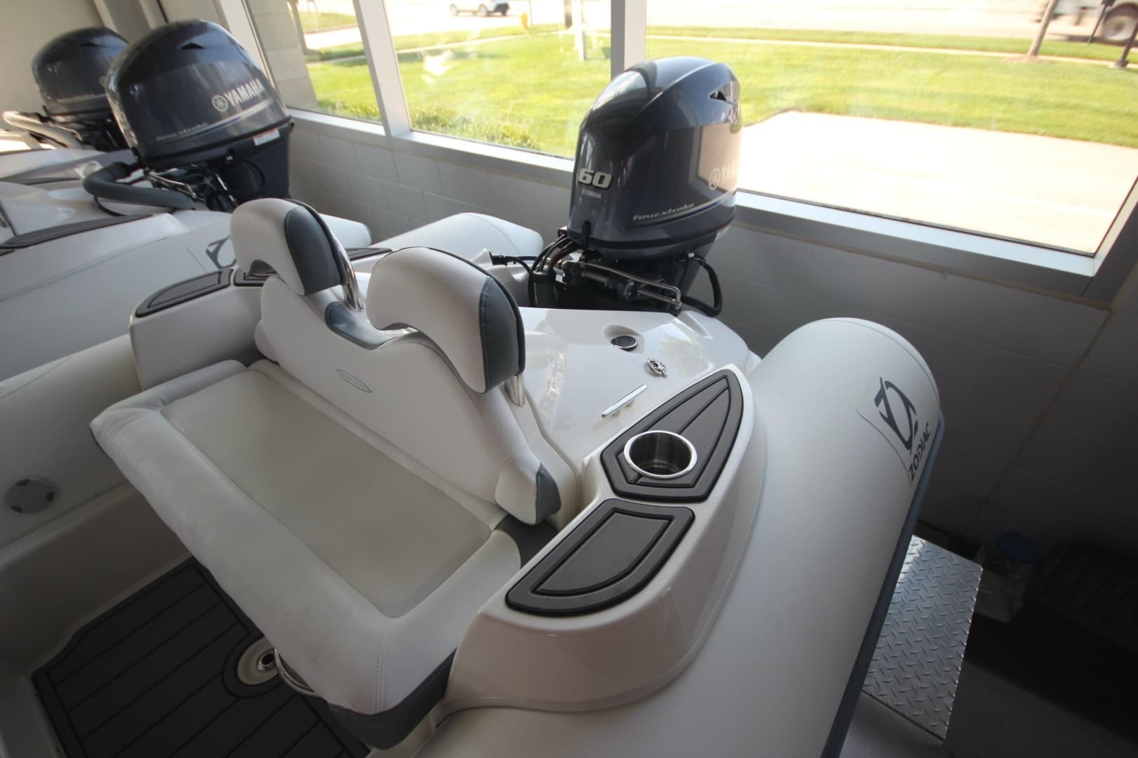 2026 Zodiac Yachtline 440 DL NEO - Image 3