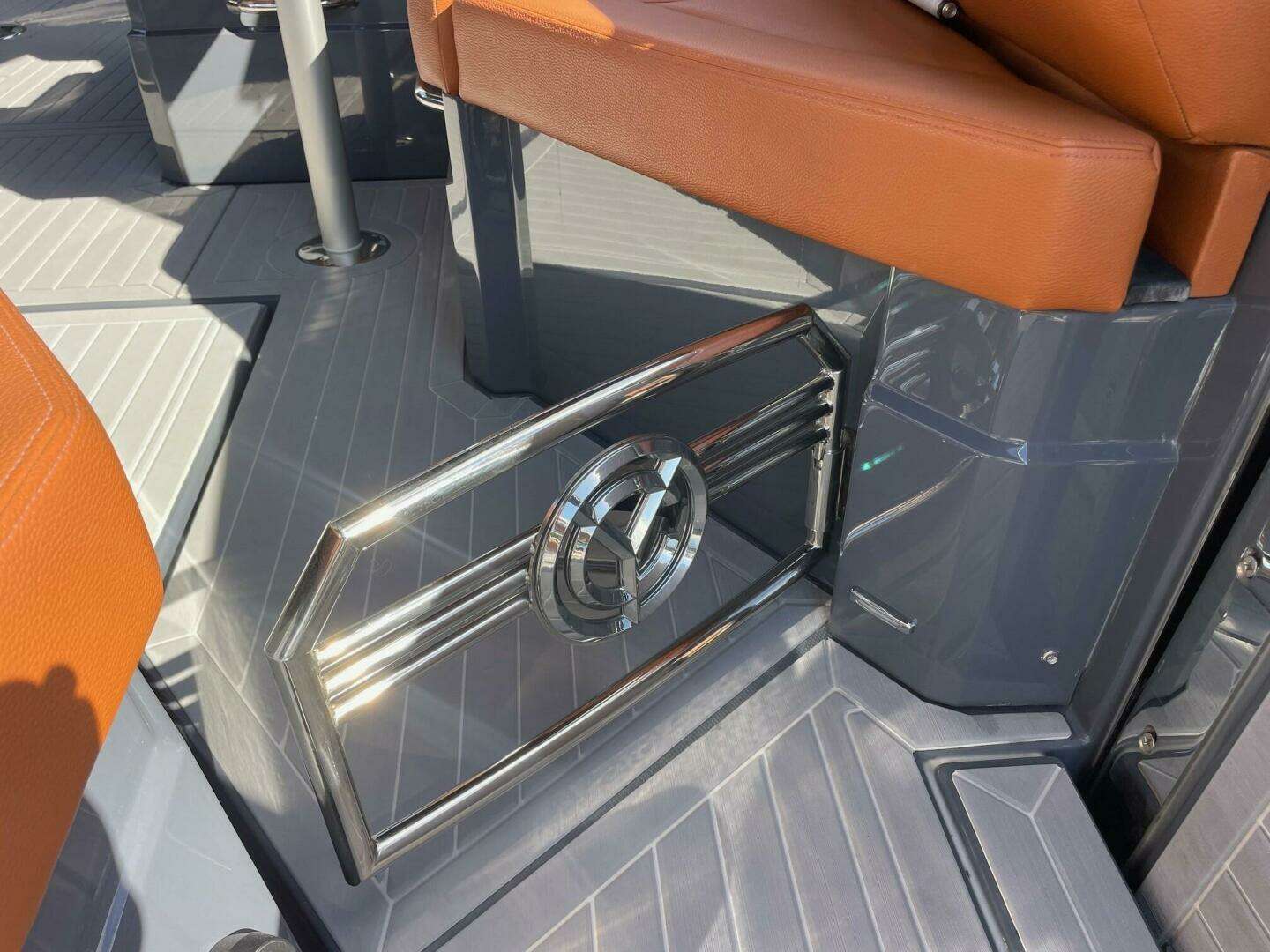 2023 Cruisers Yachts 38 GLS - Image 15