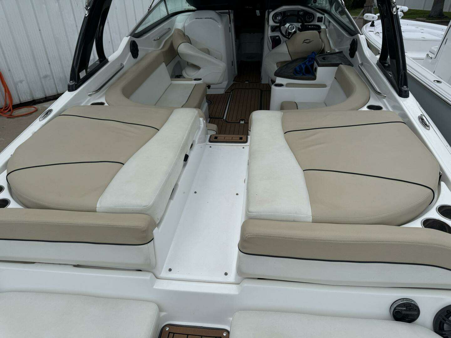 2017 Rinker QX 29 - Image 7