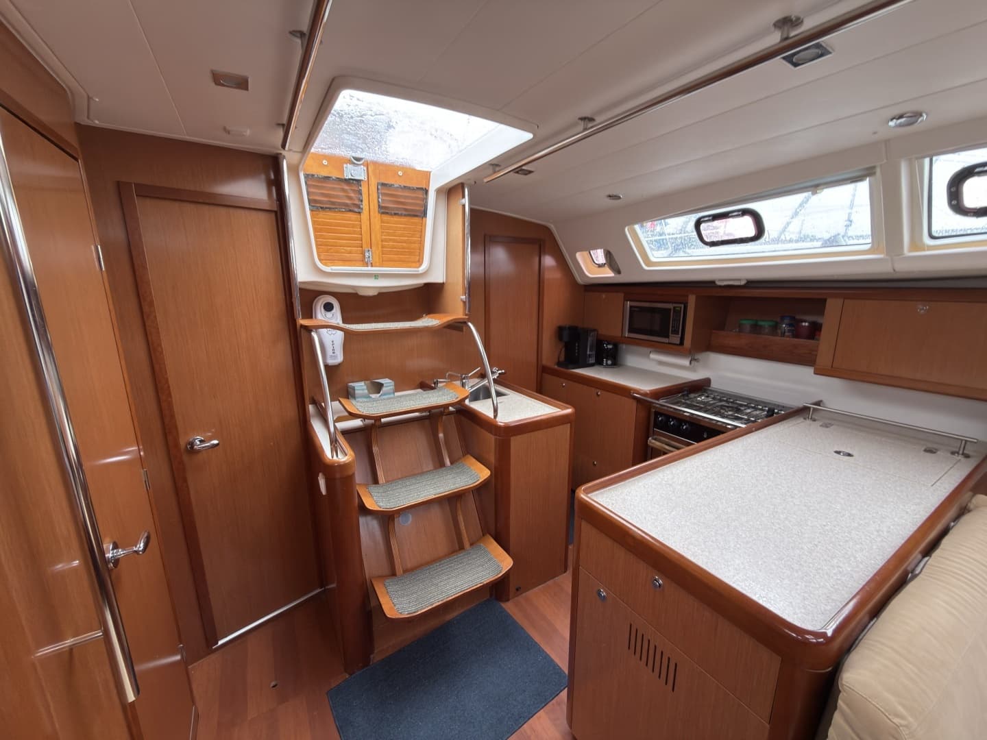 2010 Beneteau — - Image 16
