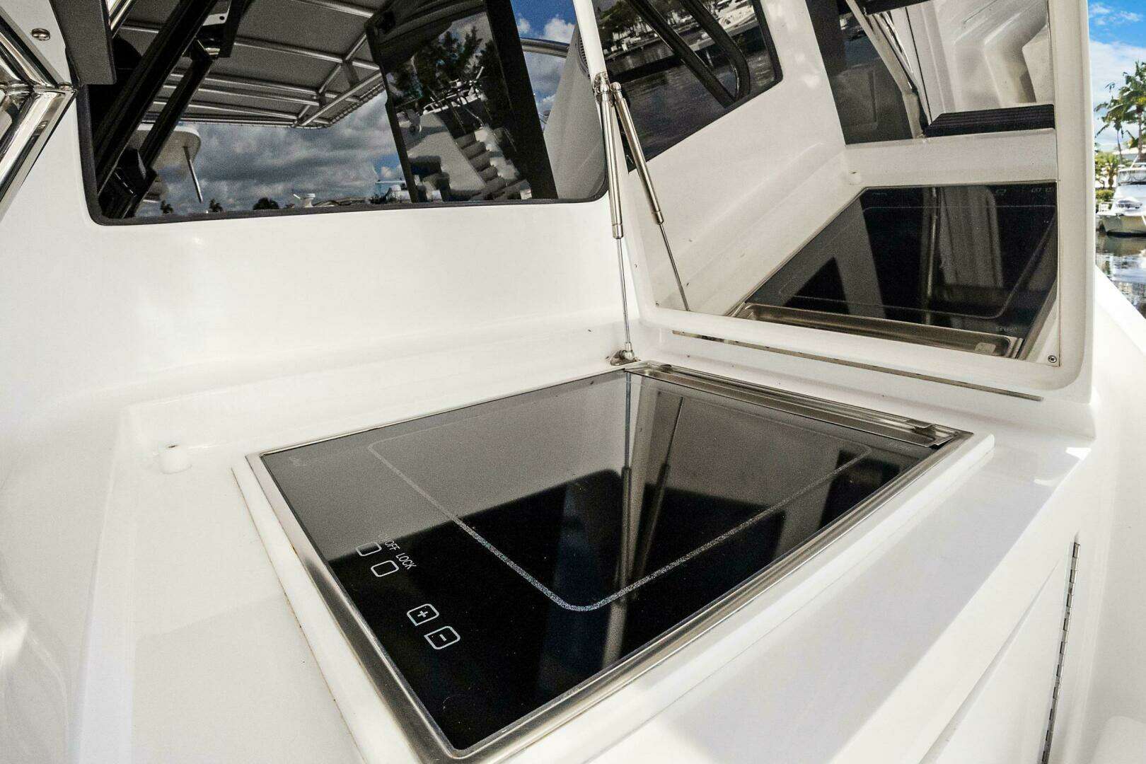 2016 Hatteras GT63 - Image 15