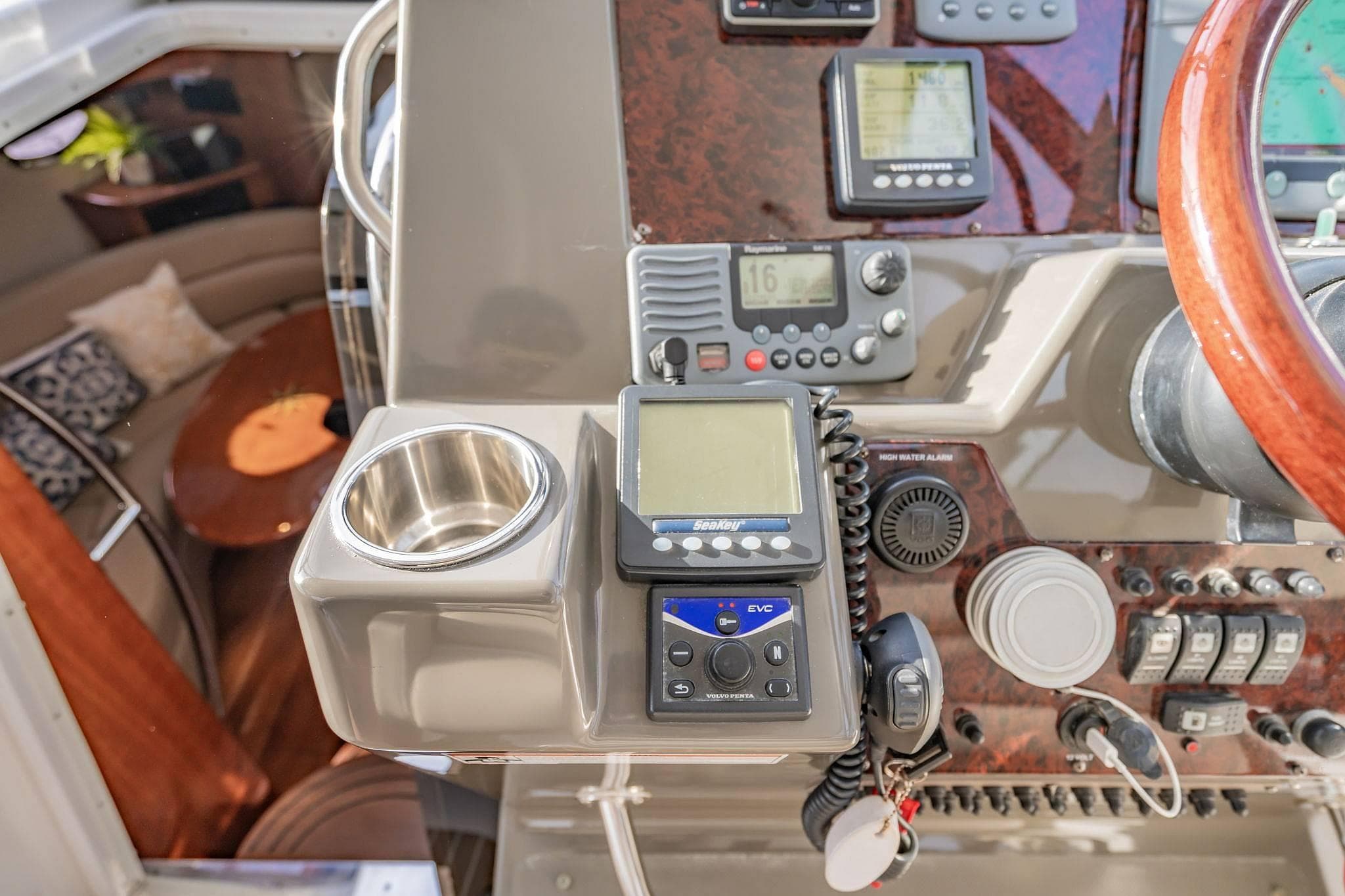 2010 Regal Commodore 4460 yacht dashboard with navigation equipment and controls.