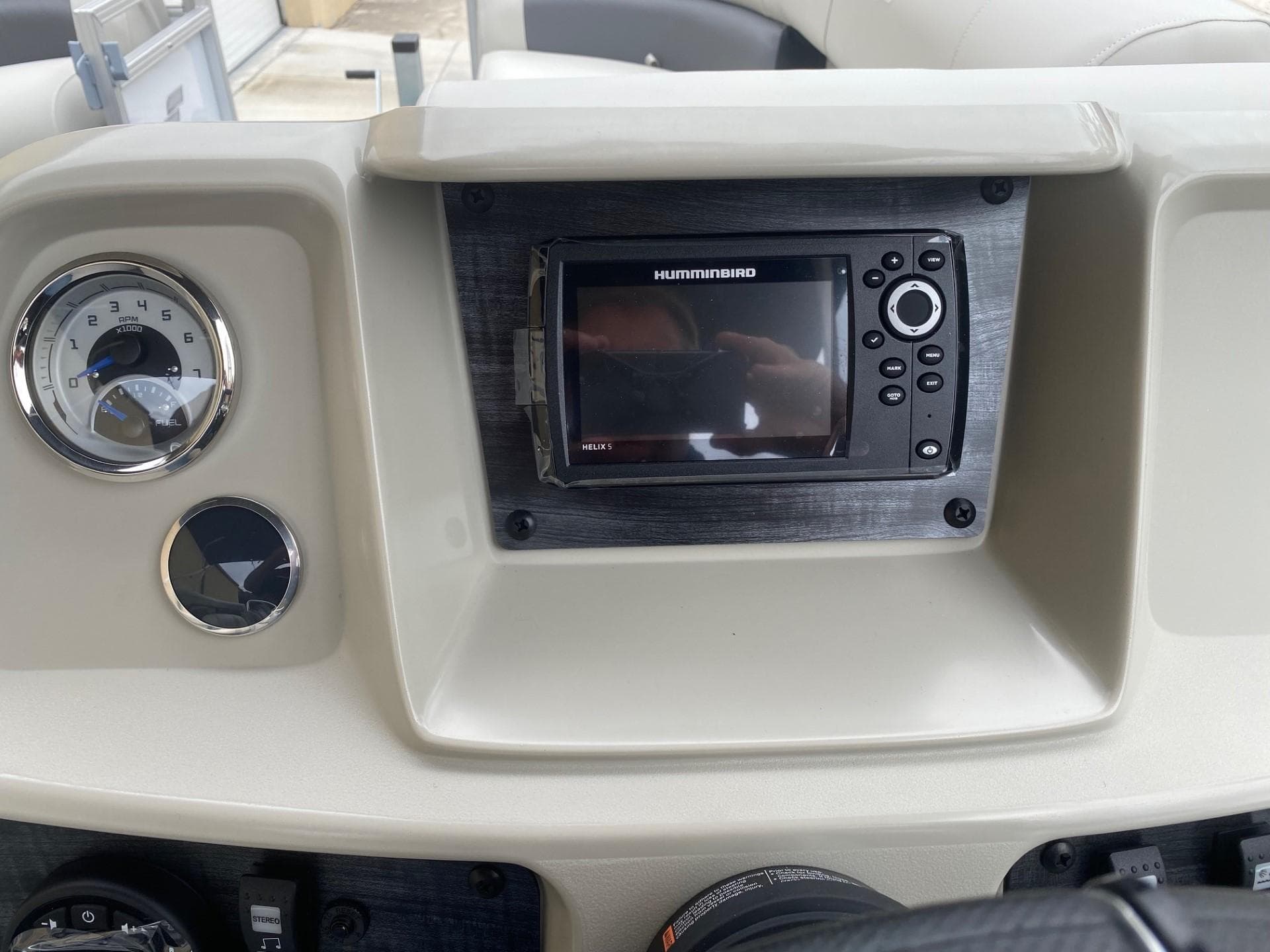 2024 Starcraft LX 20 R dashboard with Humminbird fishfinder and gauge.