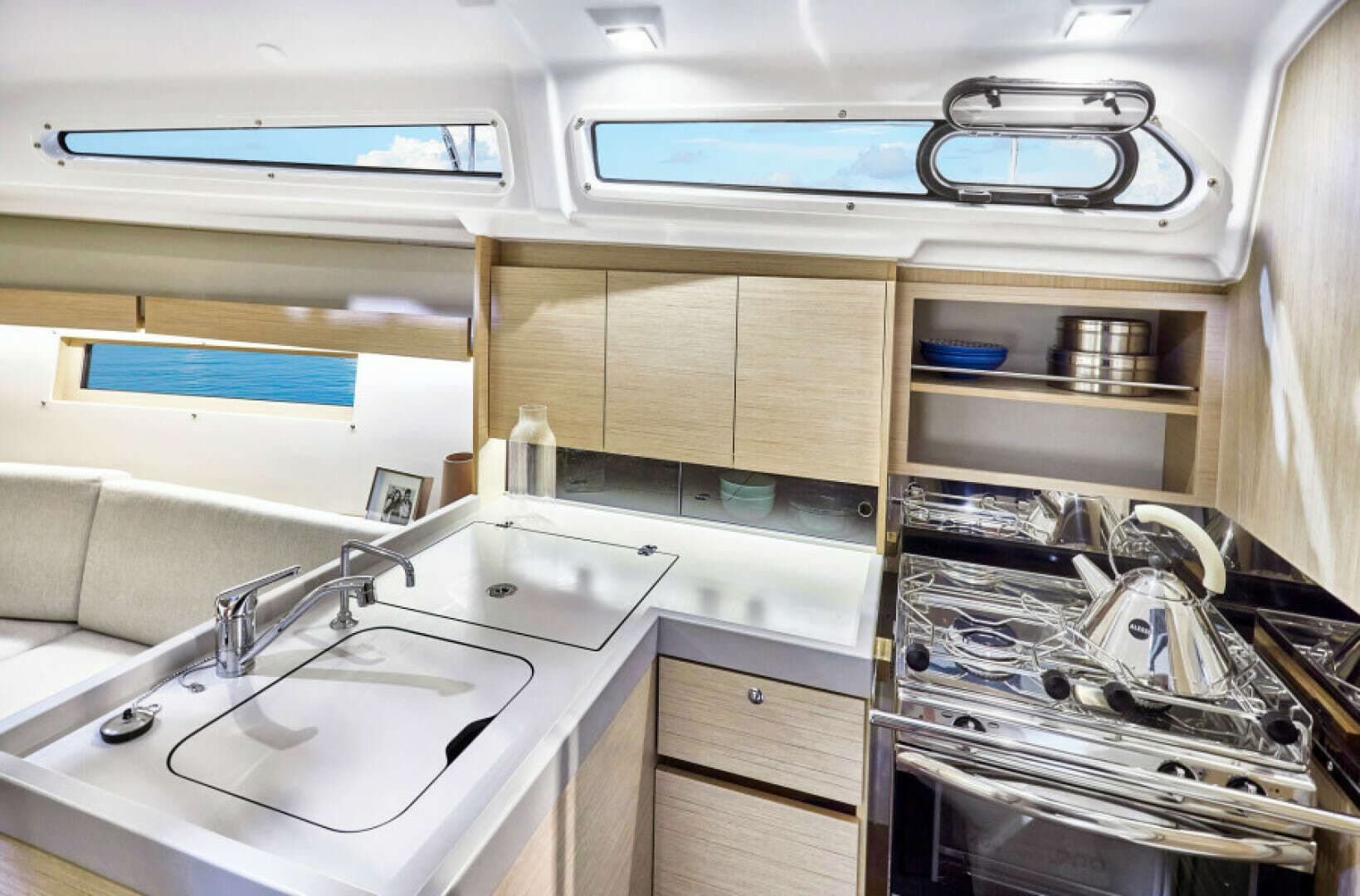 2026 Beneteau Oceanis 34.1 SWING KEEL - Image 9