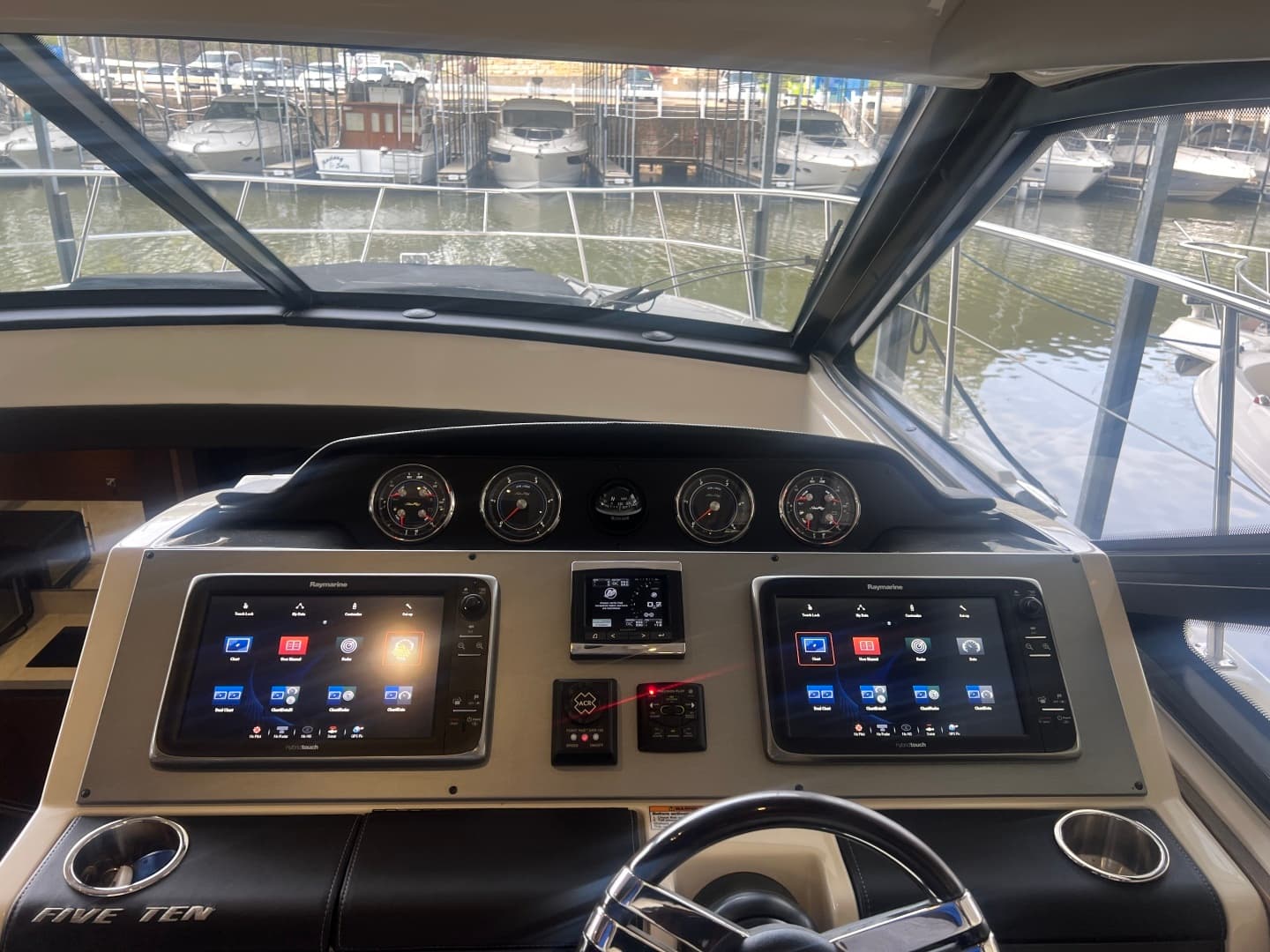 2015 Sea Ray 510 SUNDANCER - Image 13