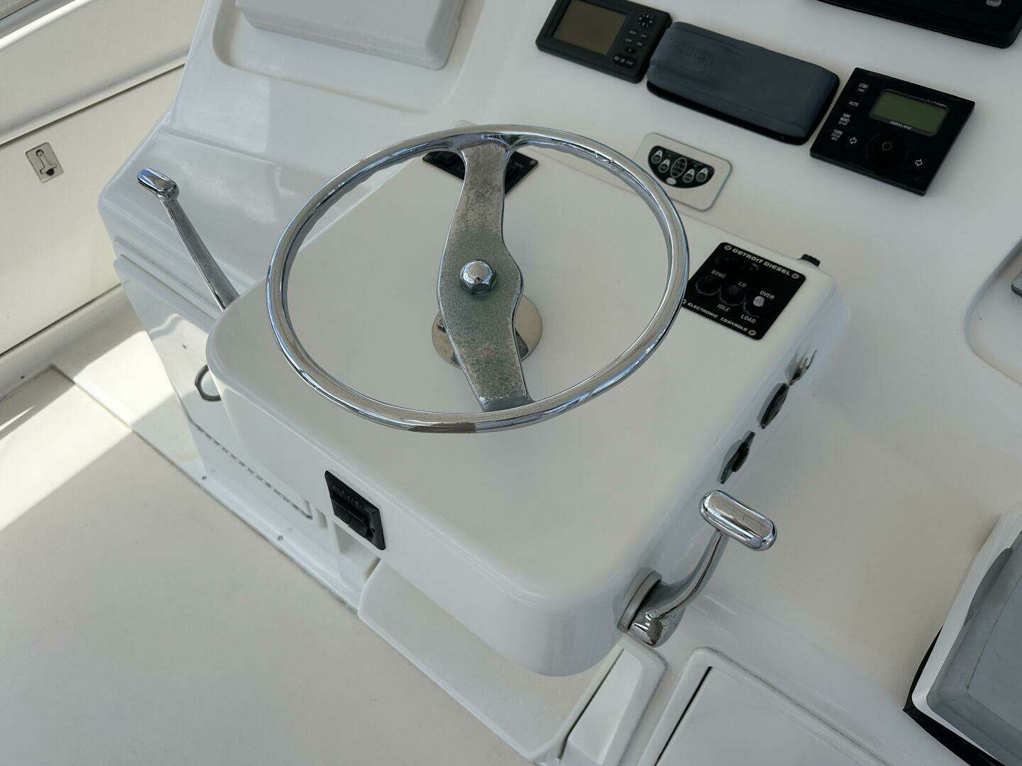 2005 Ocean Yachts 50 Super Sport - Image 9