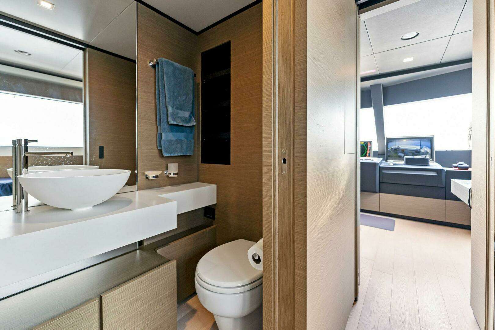 2024 Custom Line Navetta 33 - Image 95