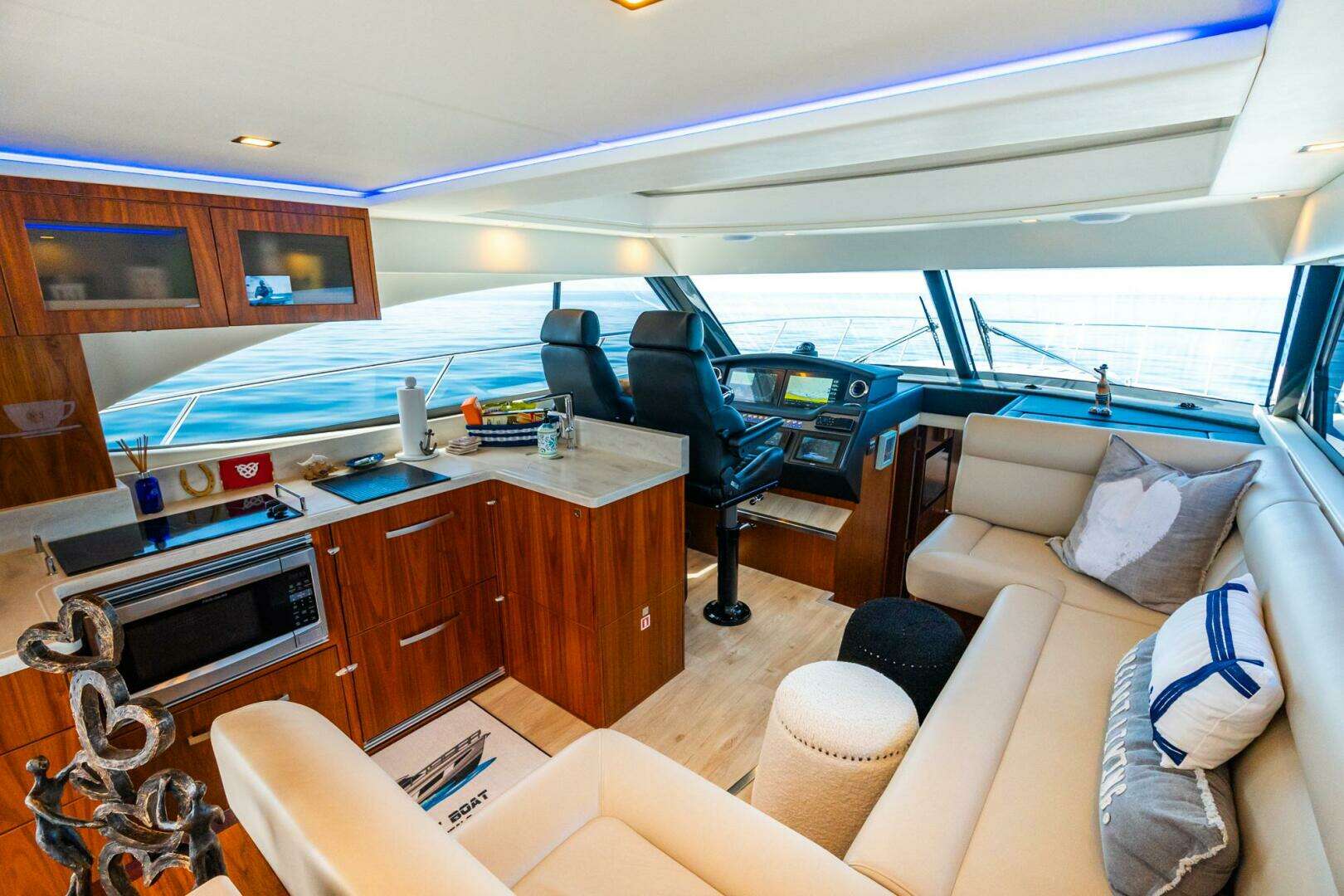 2019 Riviera 4800 Sport Yacht - Image 27