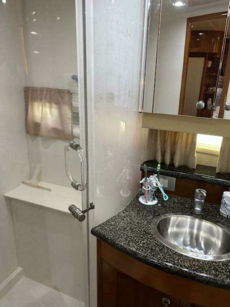 2006 Carver 43 Motor Yacht - Image 103