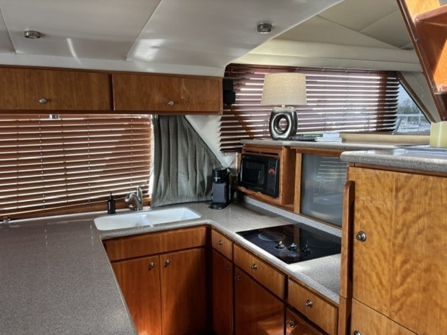 2001 Navigator Classic 48 - Image 11