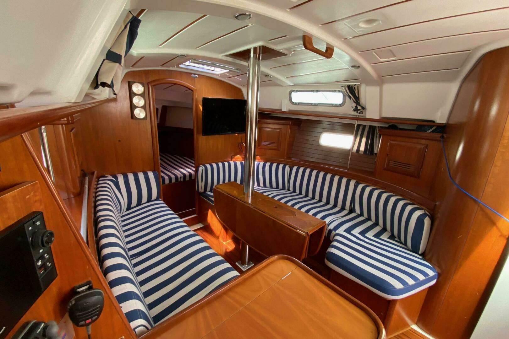 2001 Beneteau Oceanis 361 - Image 6