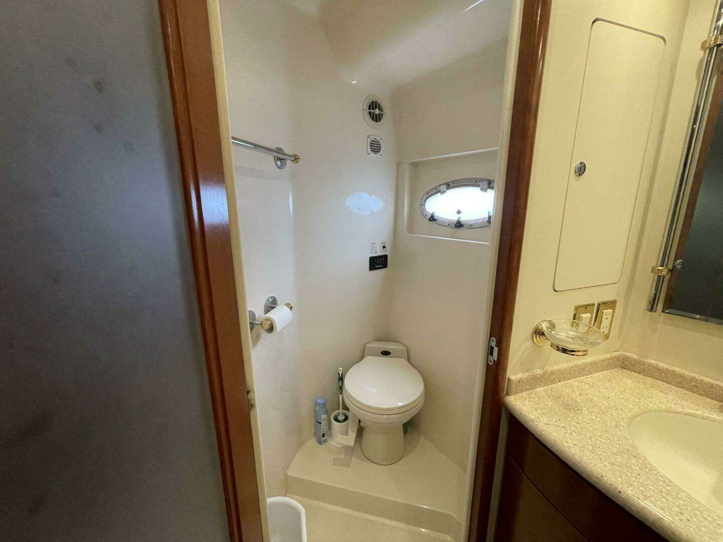 1998 Carver 53 Voyager - Image 71