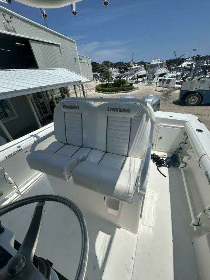 2007 Everglades 240CC - Image 8