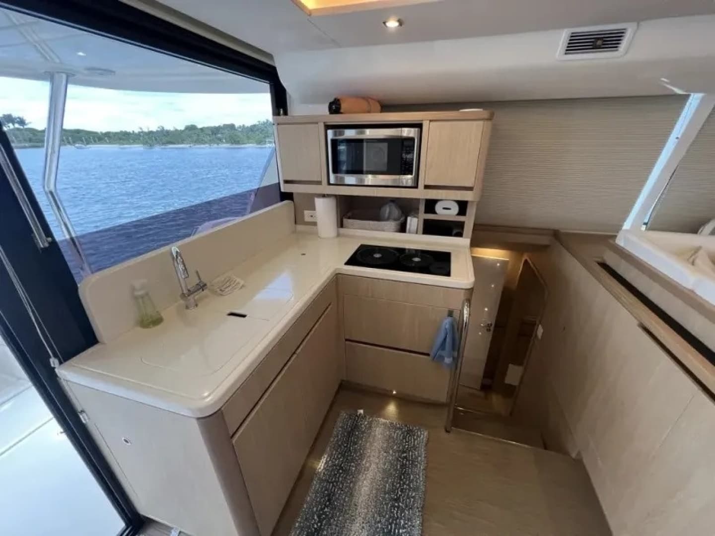 2018 Aquila 44 YACHT - Image 5