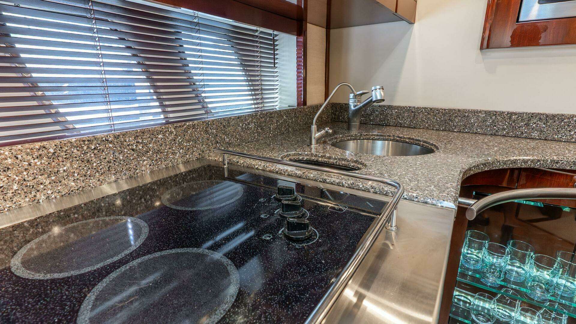 2008 Sea Ray Sundancer 60 - Image 13