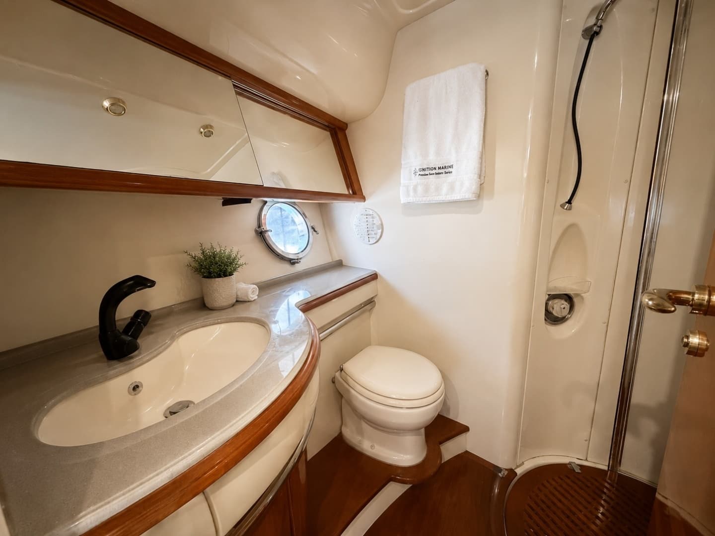 2005 Azimut Fly 62 - Image 30