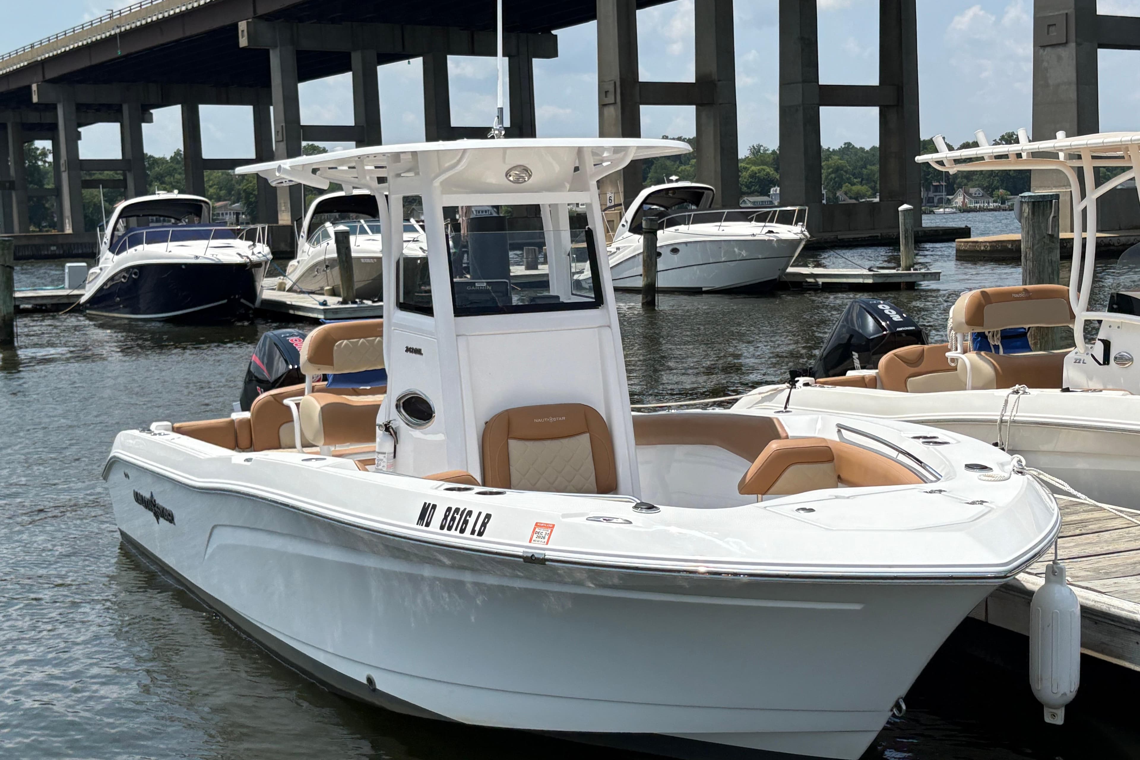 2025 NauticStar 242L Offshore
