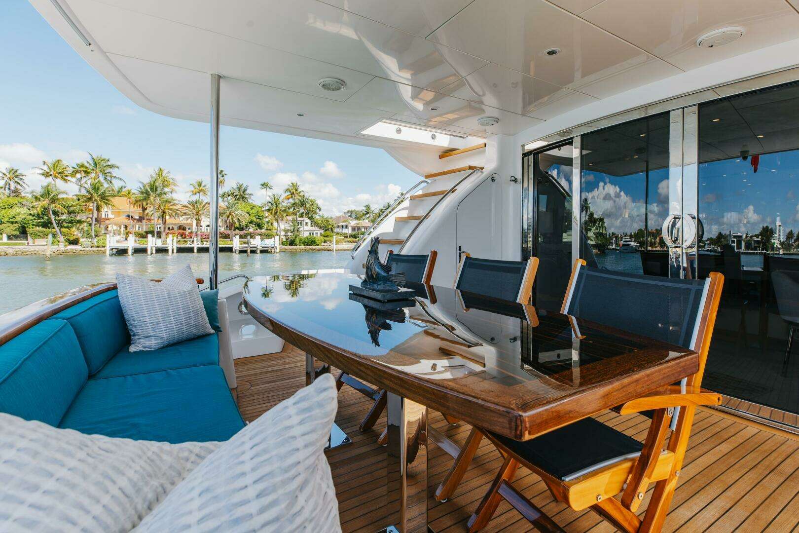 2014 Hatteras 80 - Image 8