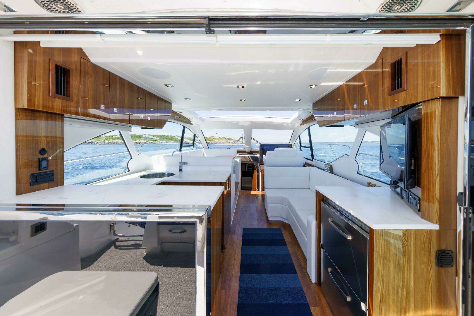 2021 Cruisers Yachts — - Image 16