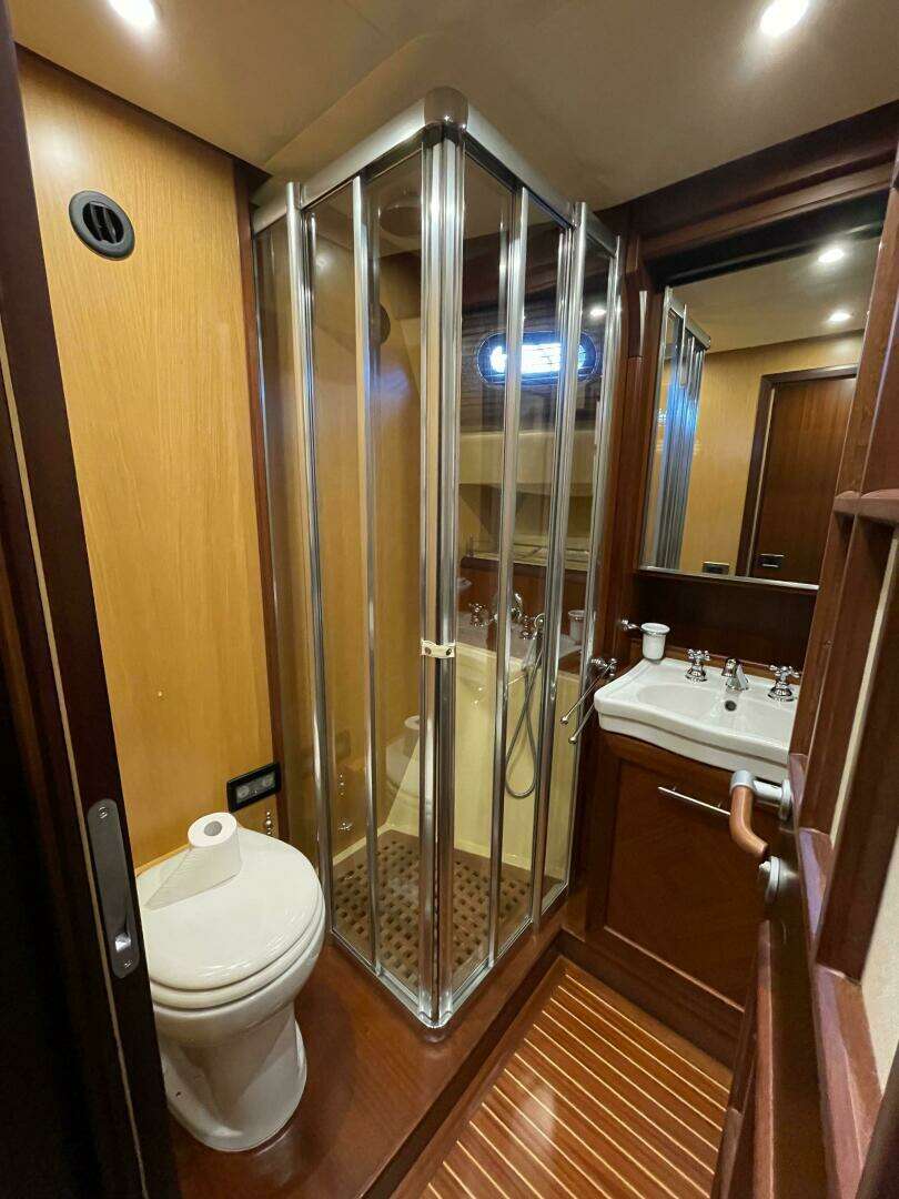2006 Mochi Craft 74' Dolphin - Image 54