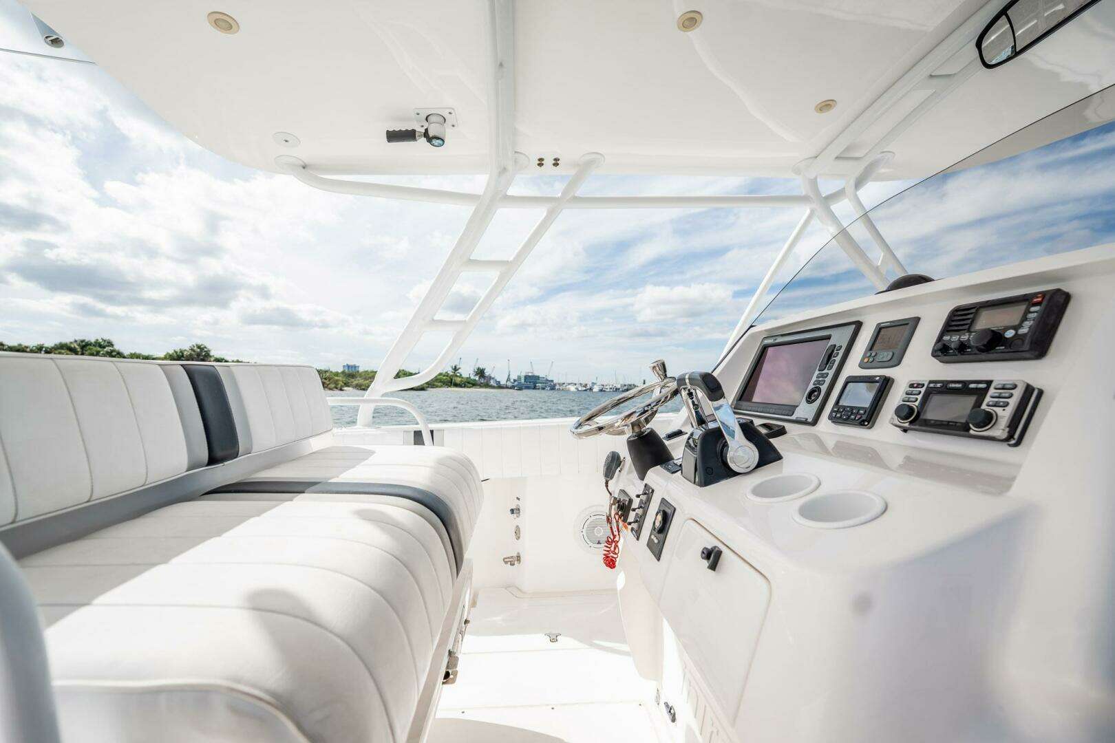 2011 Intrepid 400 Open - Image 23