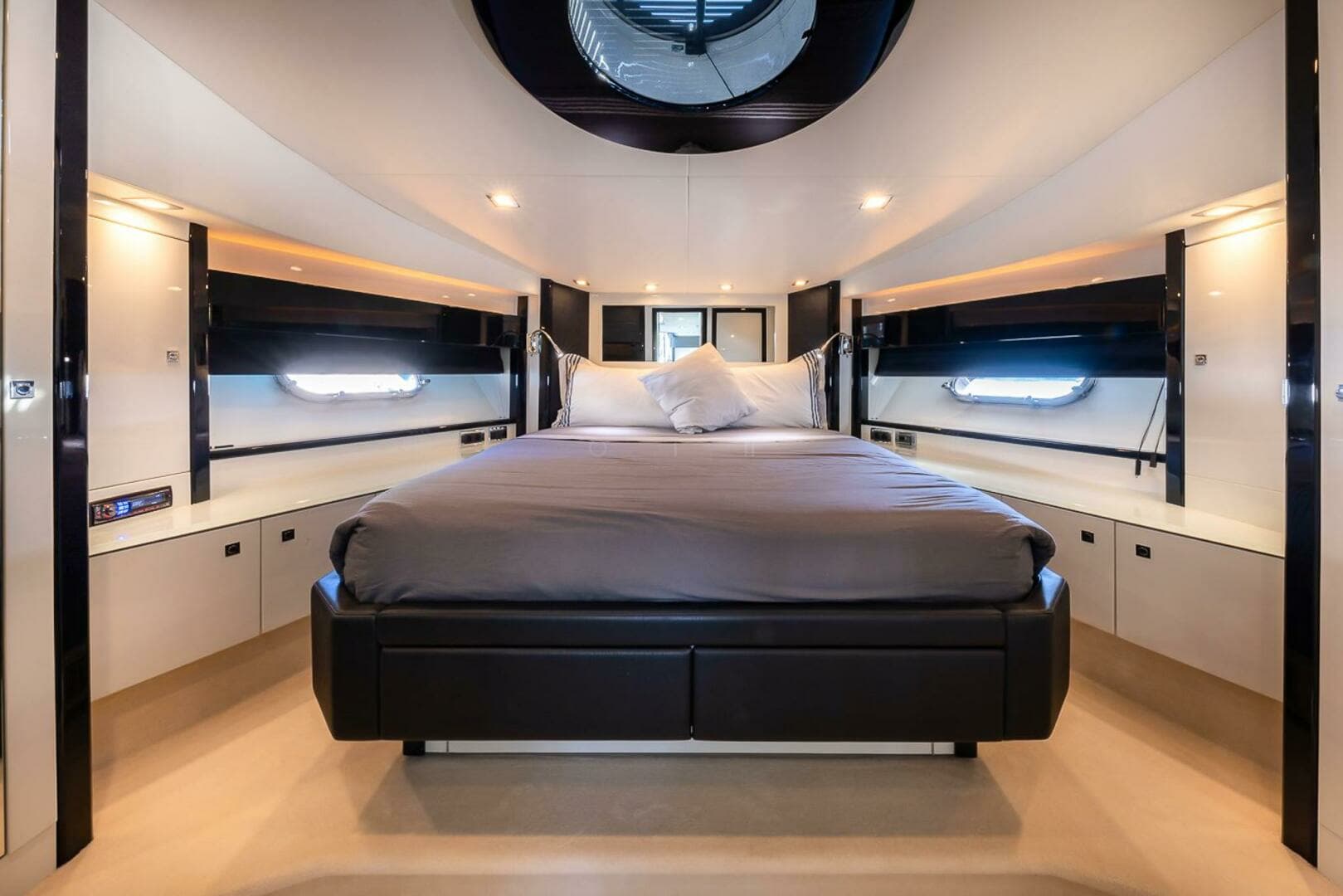 2011 Sunseeker PREDATOR 74 - Image 11