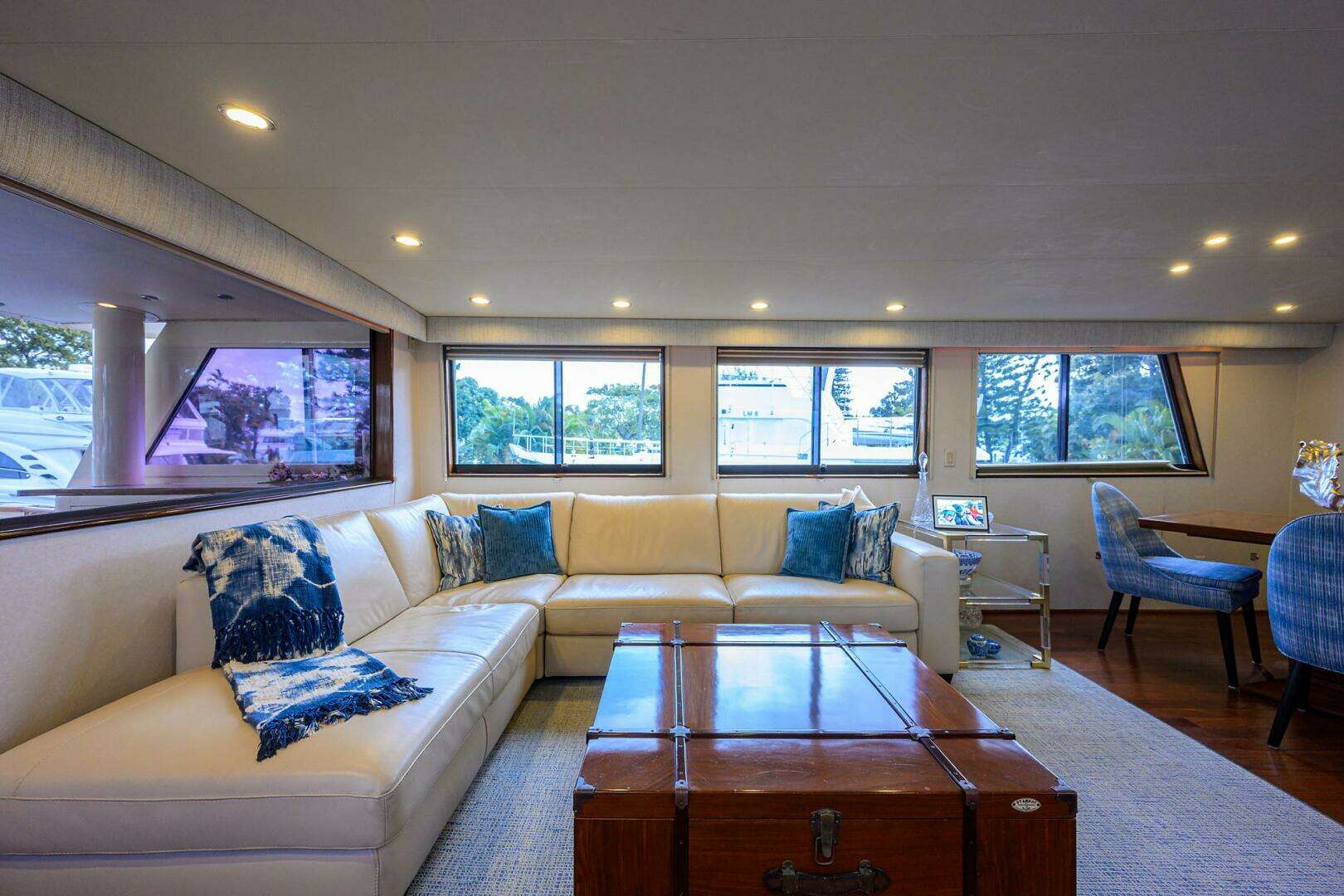 1991 Hatteras 78 Cockpit Motor Yacht - Image 43