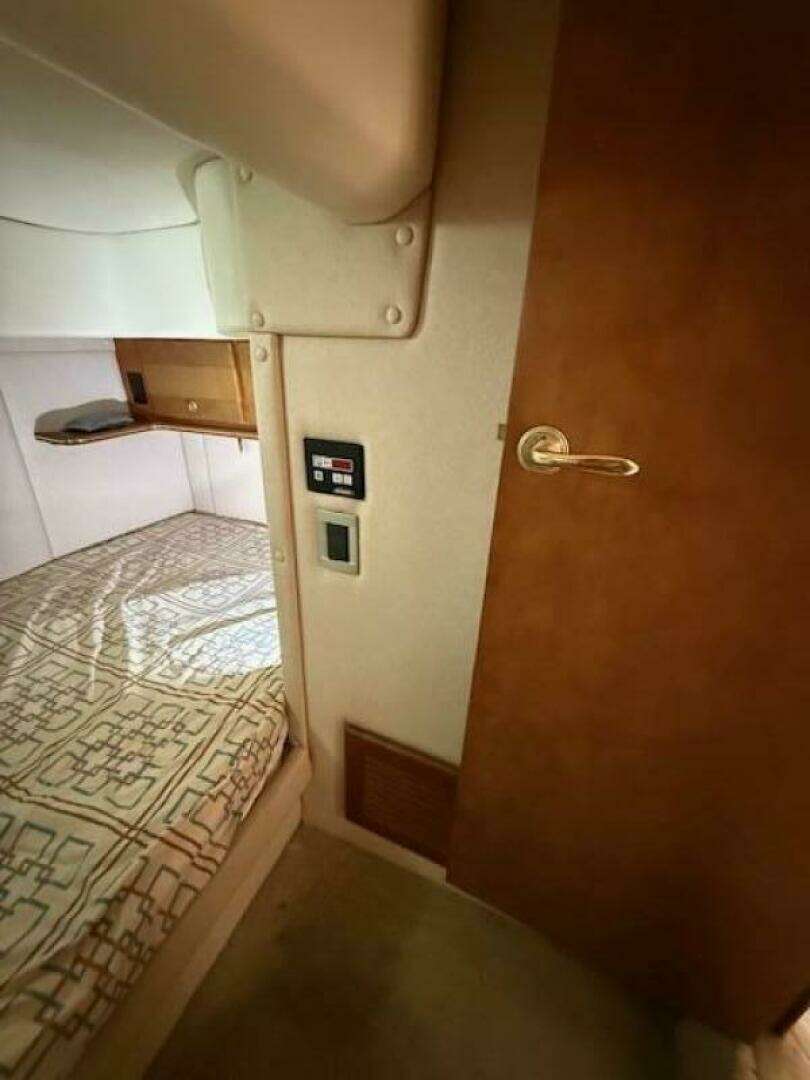 2006 Rinker 410 express diesel - Image 40