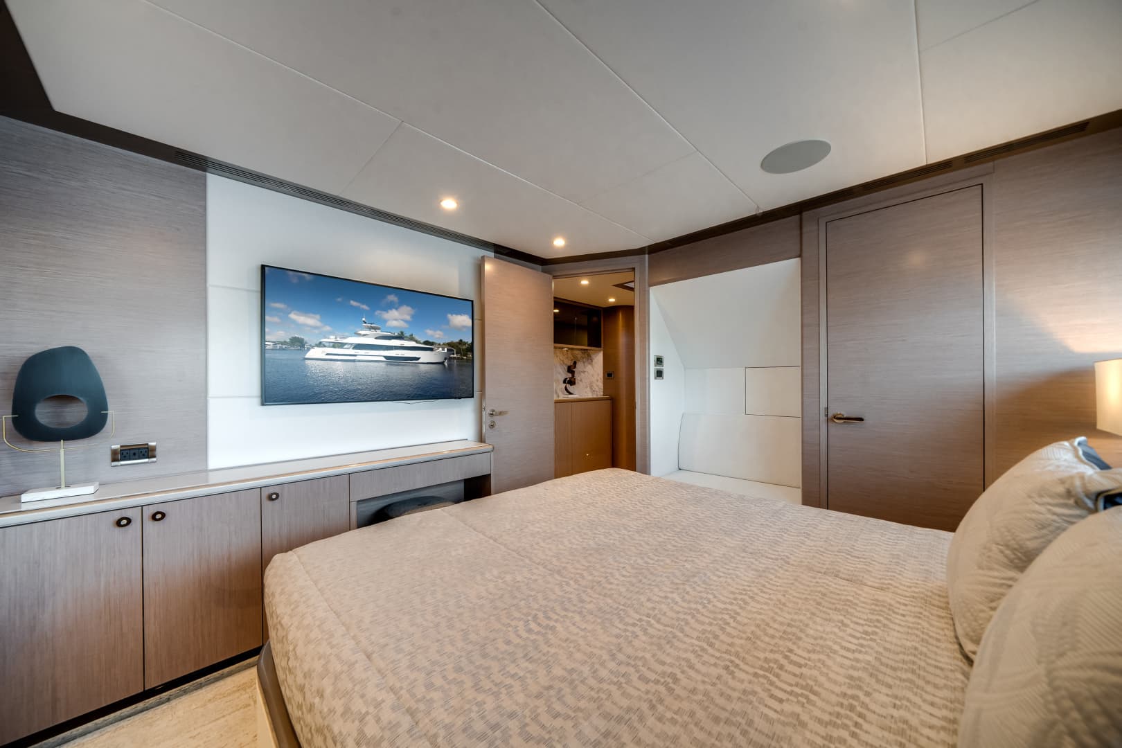 2026 Ocean Alexander 37L - Image 13