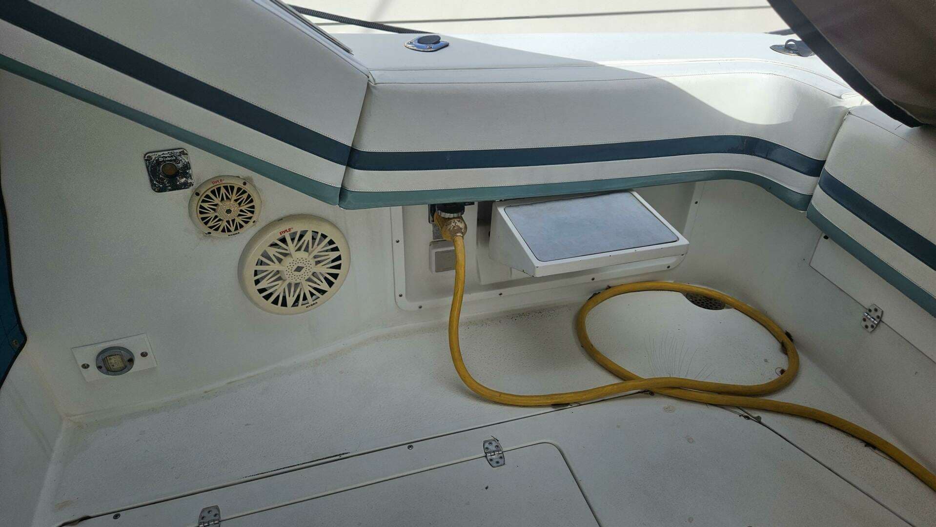 1990 Trojan 11M Express - Image 18