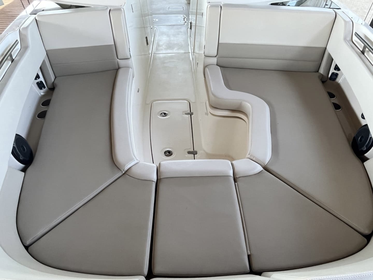 2022 Boston Whaler 320 Vantage - Image 6