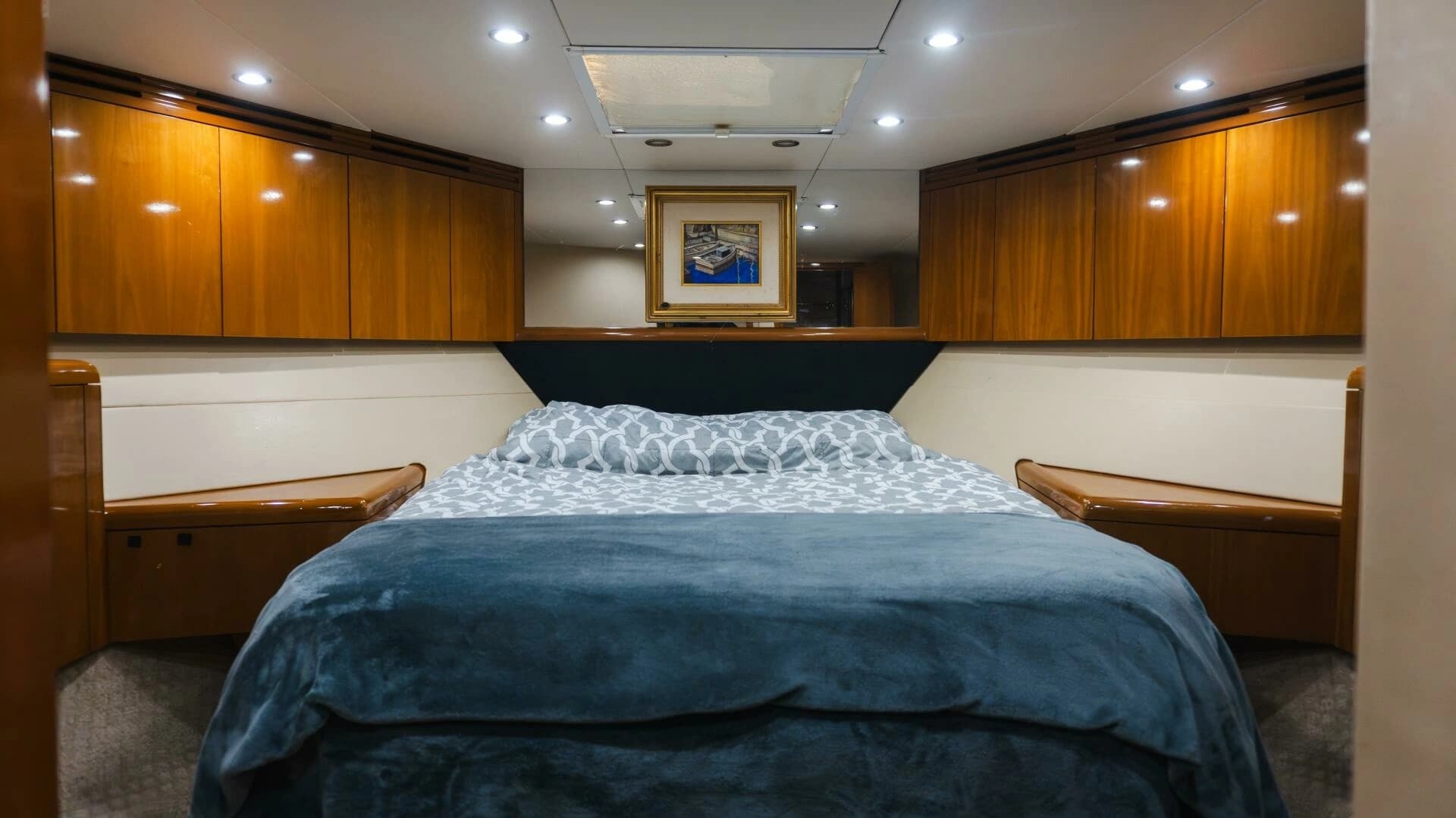 2001 Hatteras 60 Convertible - Image 27