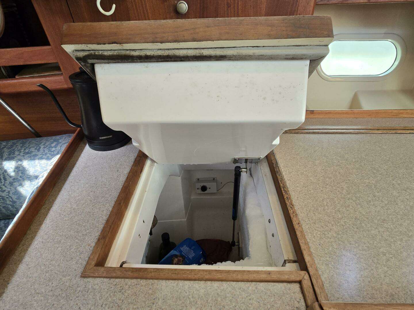 1998 Hunter 410 - Image 35