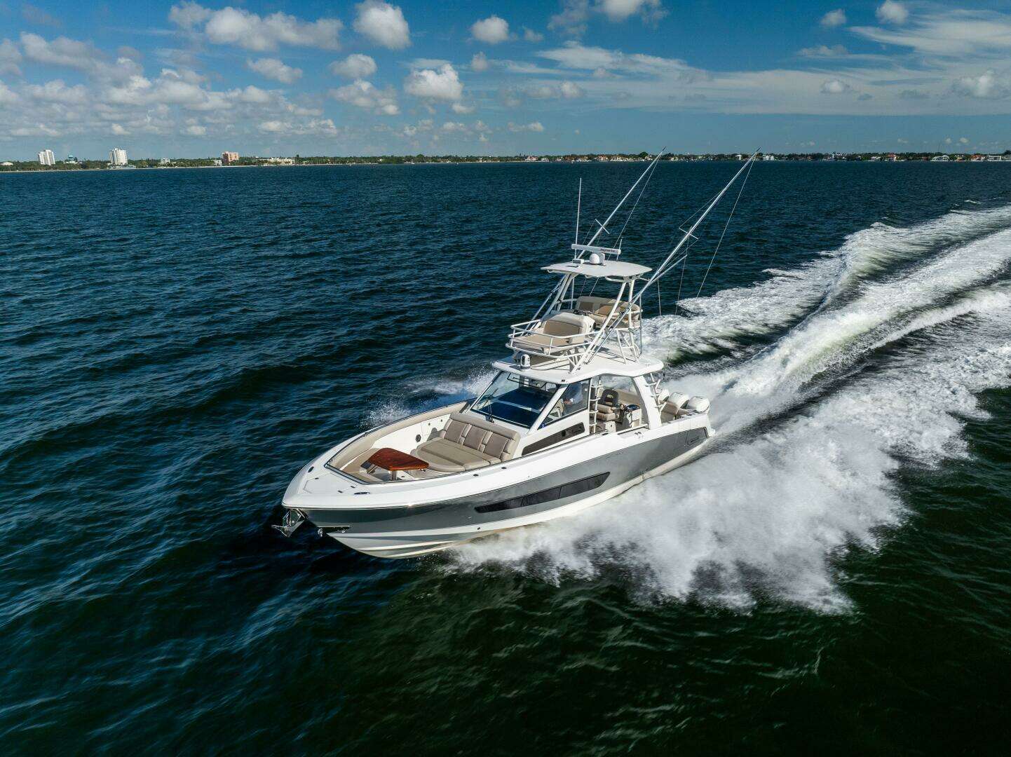 2021 Boston Whaler 420 Outrage - Image 18