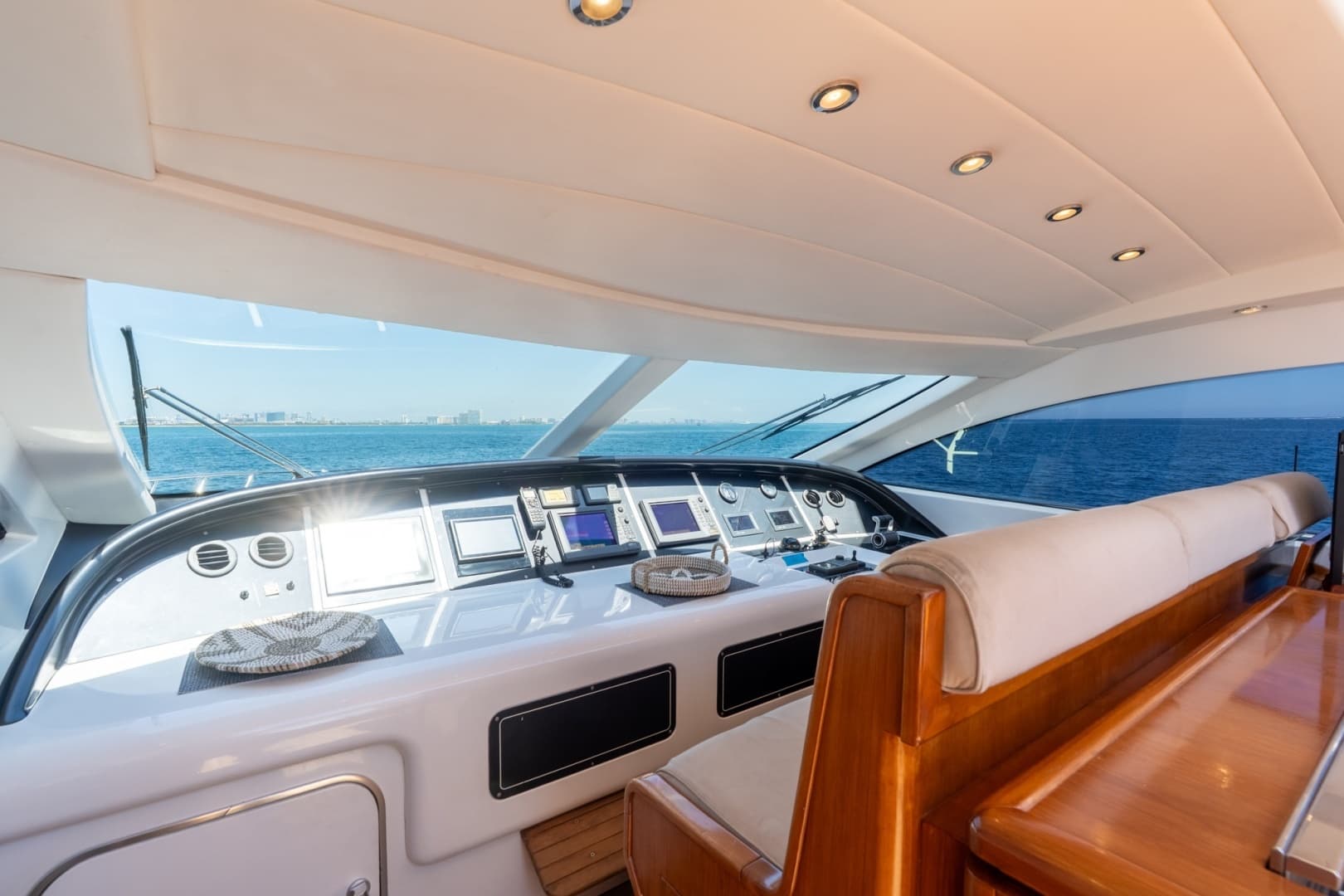 2004 Mangusta 72 - Image 17