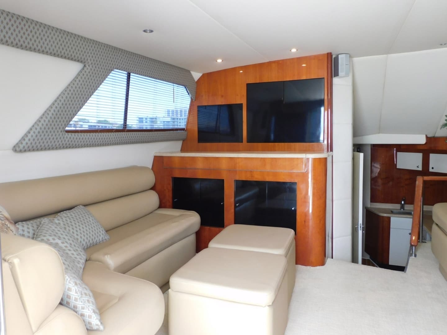 1987 Sea Ray 460 Convertible - Image 24