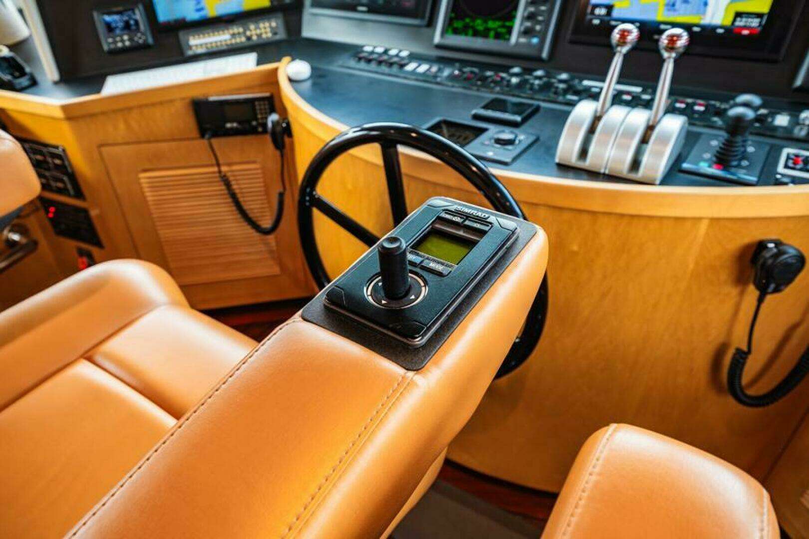 1995 Hatteras Flybridge Motor Yacht - Image 54