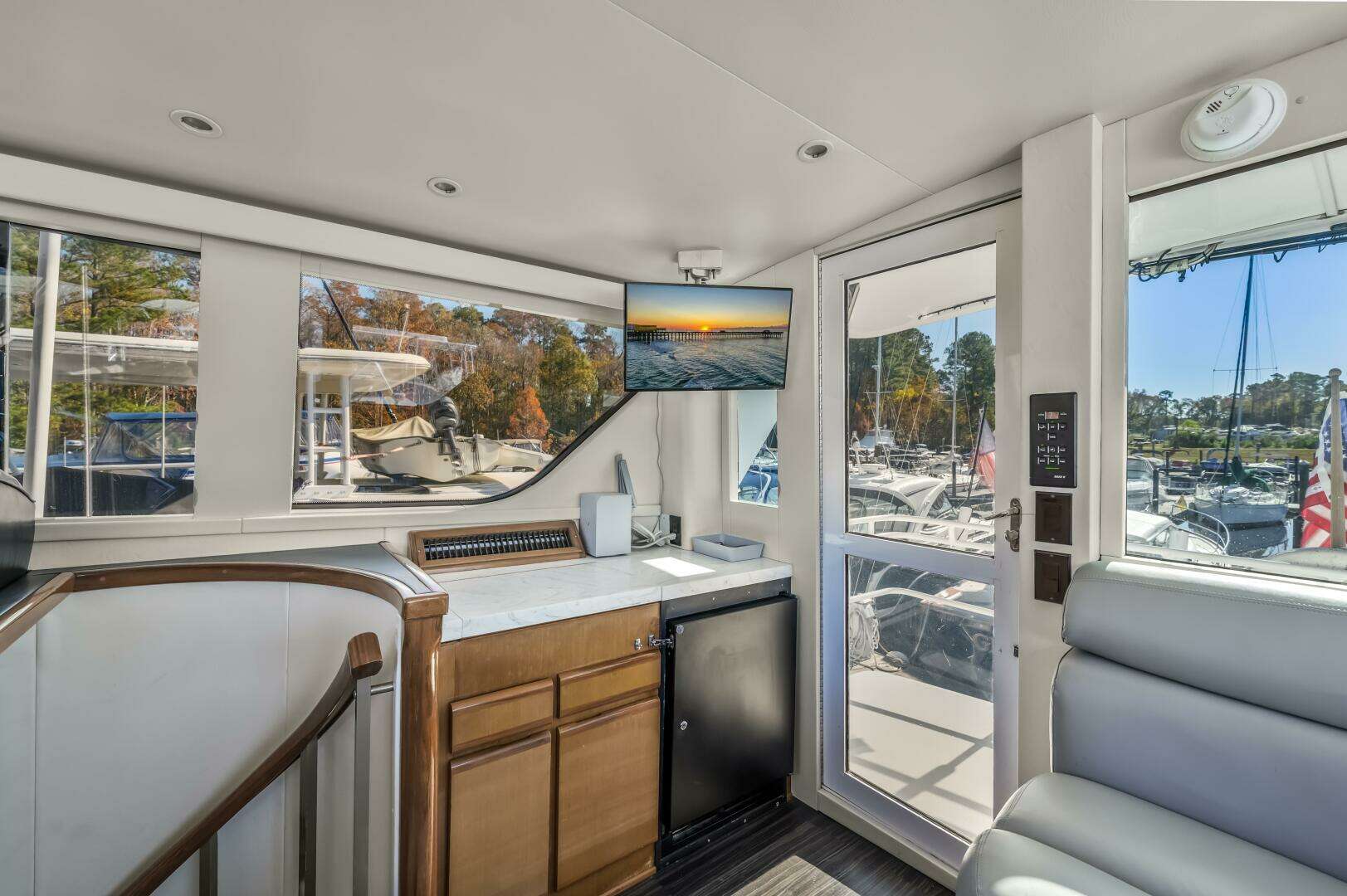 1999 Viking 58 Enclosed Flybridge - Image 24