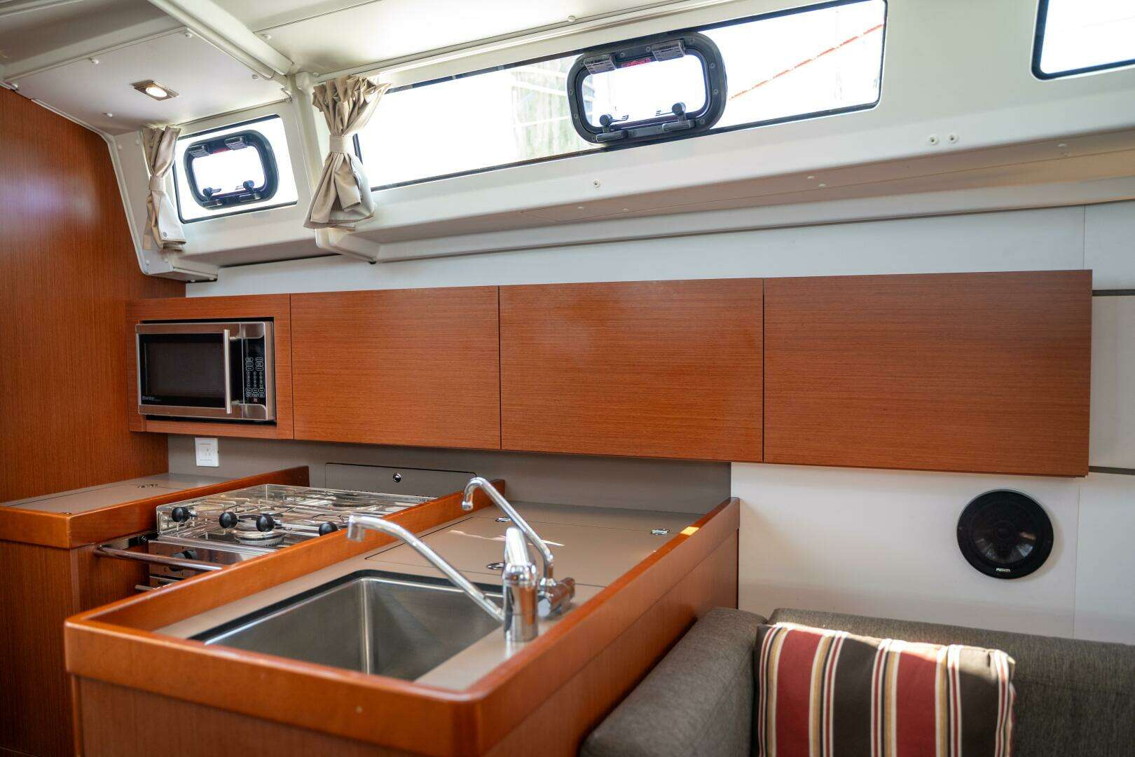 2019 Beneteau Oceanis 38.1 - Image 49