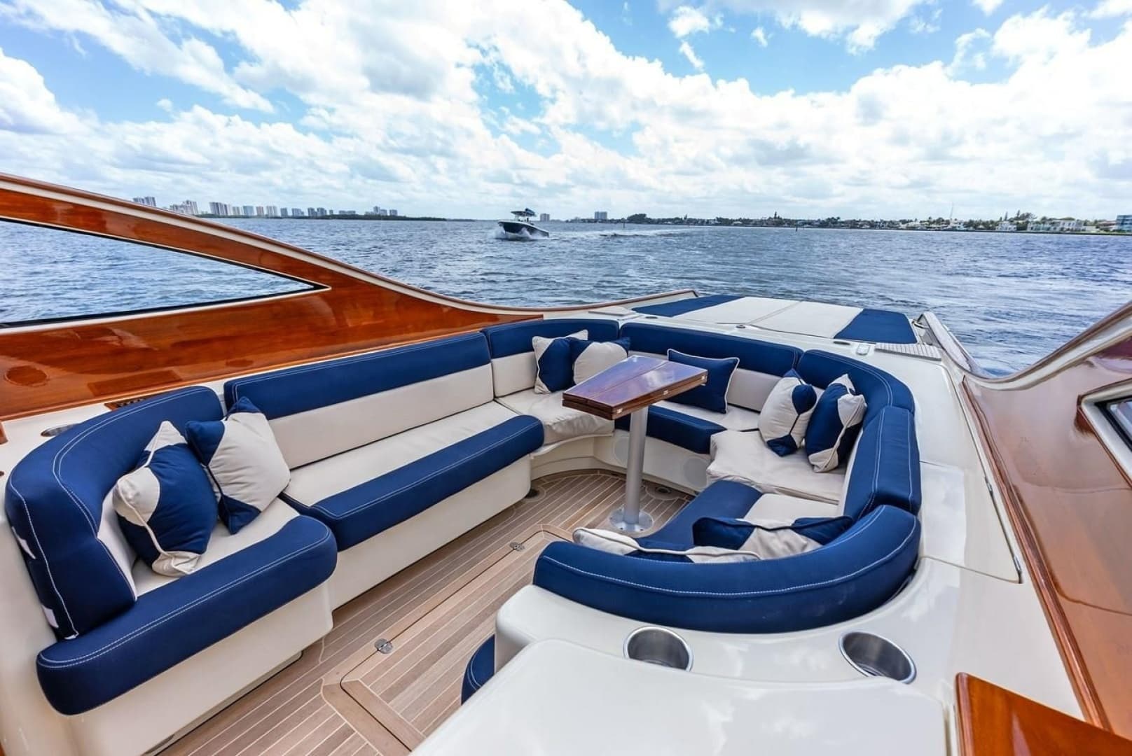 2008 Hinckley Talaria 38R - Image 15