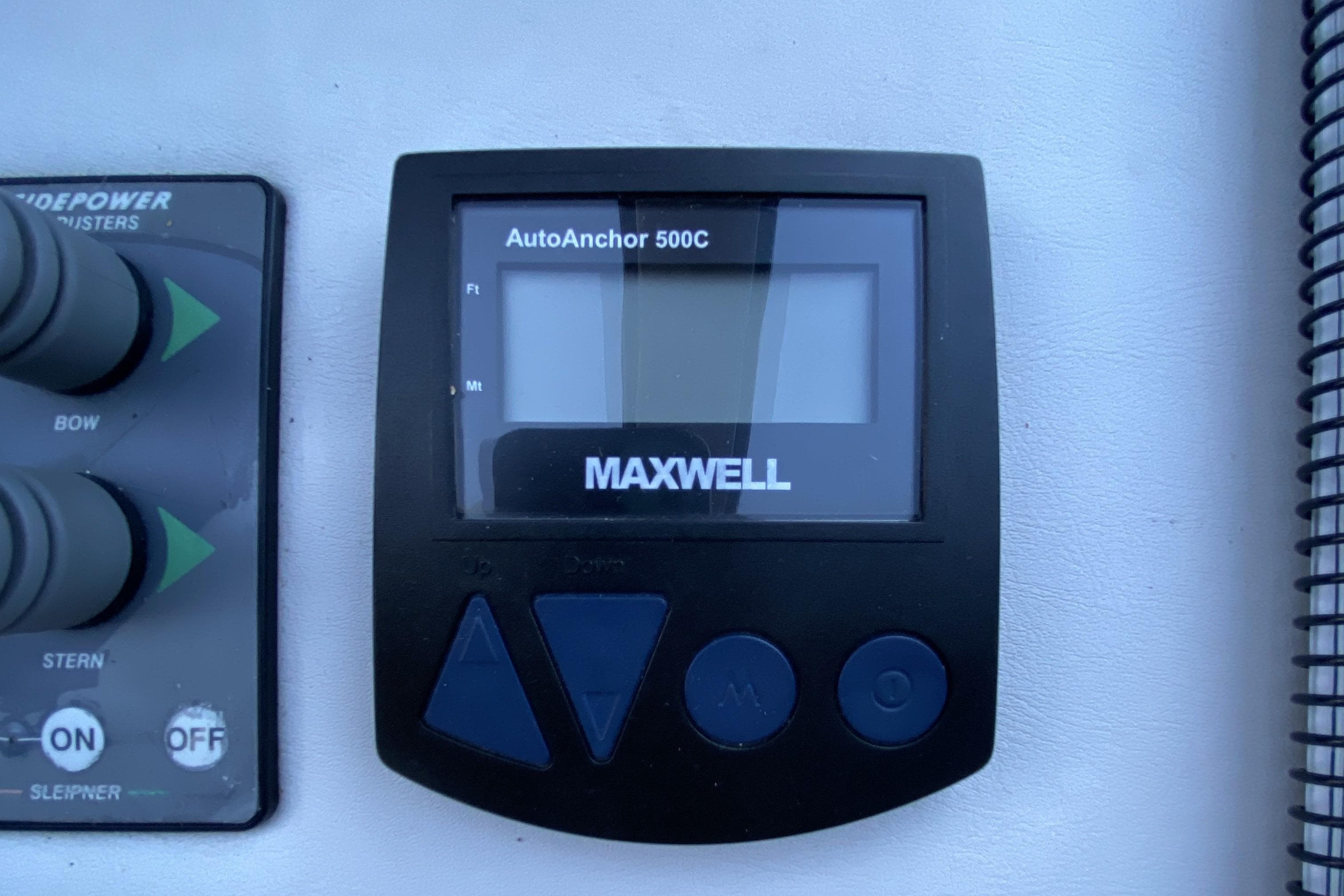 Maxwell AutoAnchor 500C display on Compass 55, 2000 model, with sidepower controls.