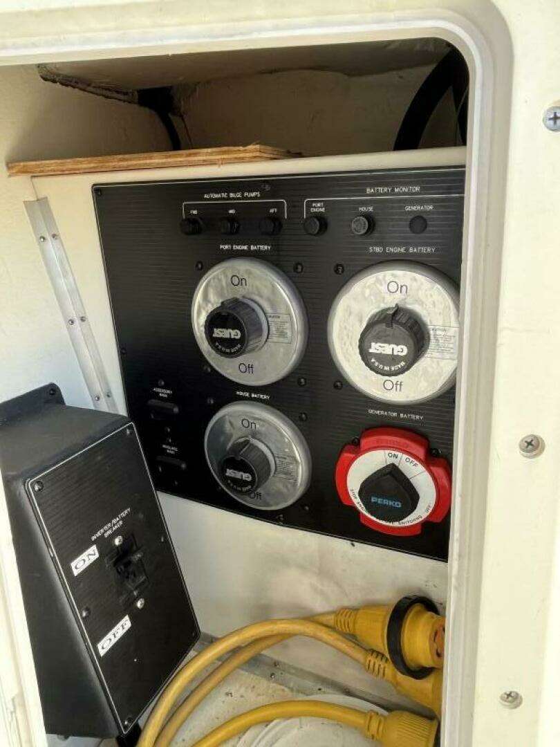 1996 Bayliner 3788 Command Bridge - Image 9