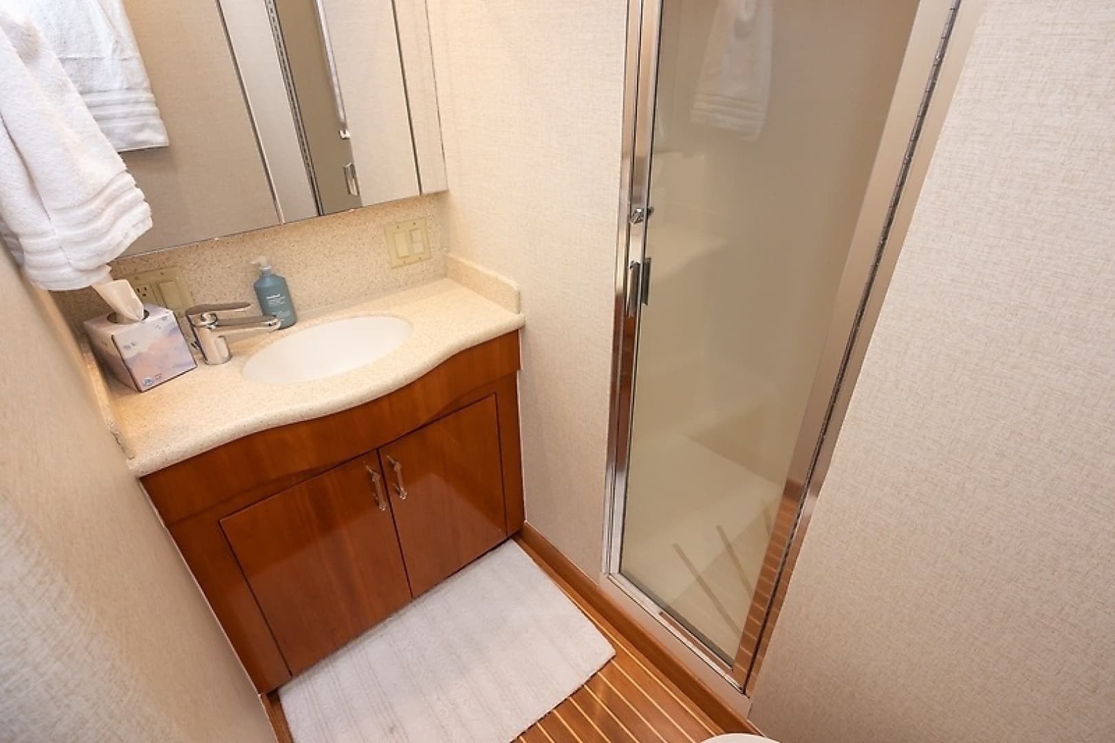 2001 Hatteras 60 Convertible - Image 30