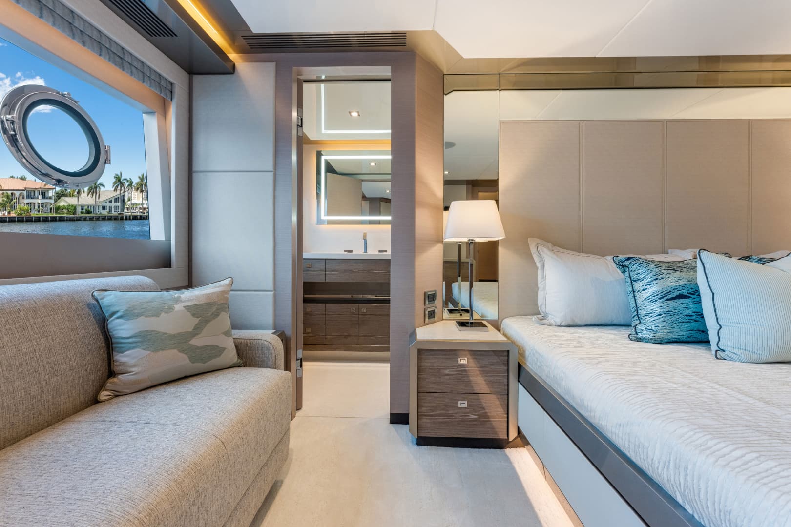 2023 Ocean Alexander 27R - Image 5